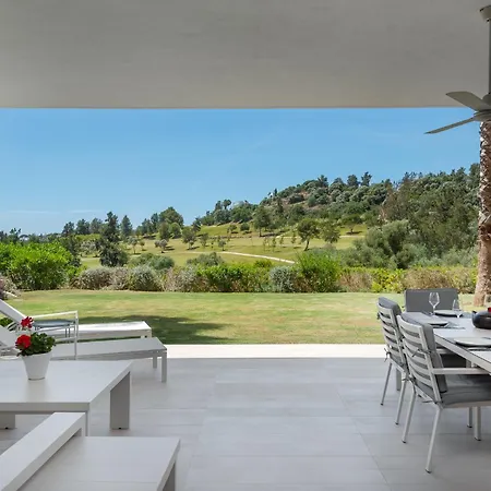 Panoramic Views And Large Garden In Atalaya Hills Apartament Estepona