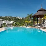 Panoramic Views And Large Garden In Atalaya Hills Apartment Estepona