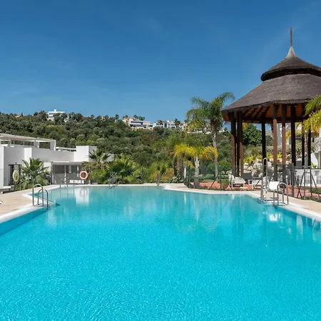 Panoramic Views And Large Garden In Atalaya Hills Apartamento Estepona