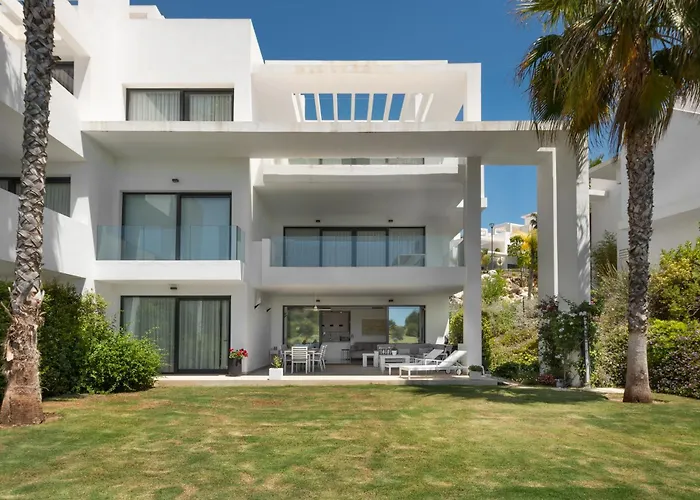 Panoramic Views And Large Garden In Atalaya Hills * Estepona