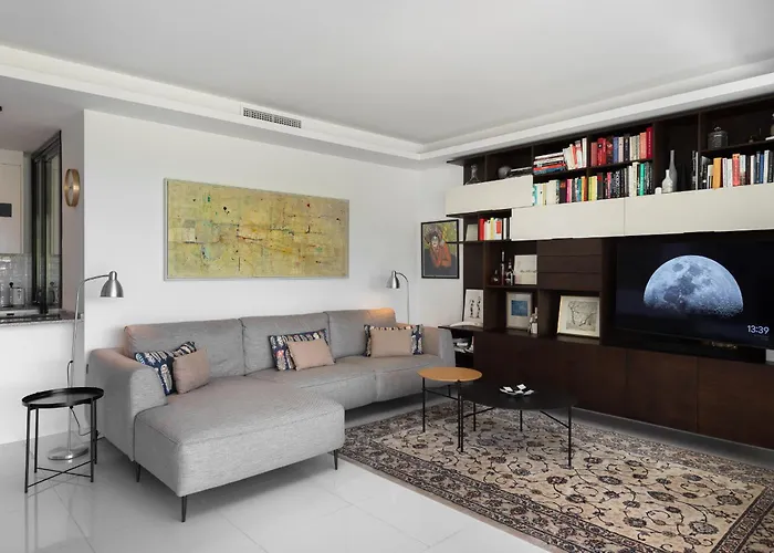 Panoramic Views And Large Garden In Atalaya Hills