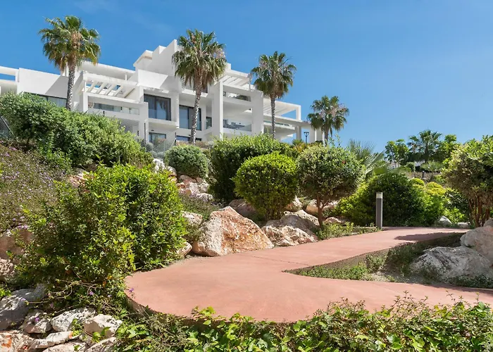 Panoramic Views And Large Garden In Atalaya Hills