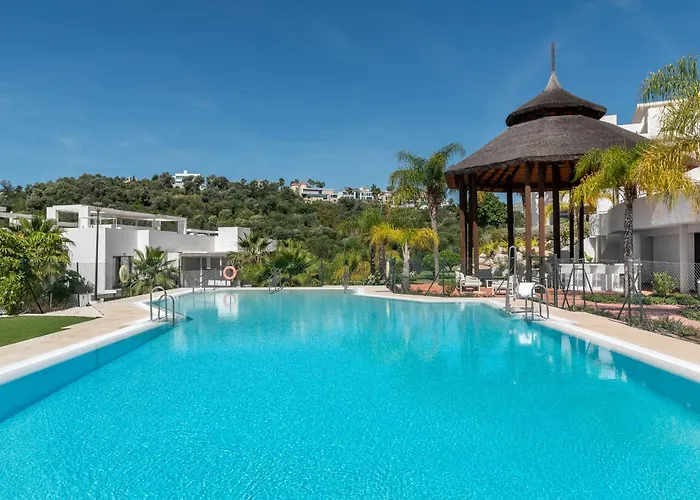 Panoramic Views And Large Garden In Atalaya Hills Appartamento Estepona