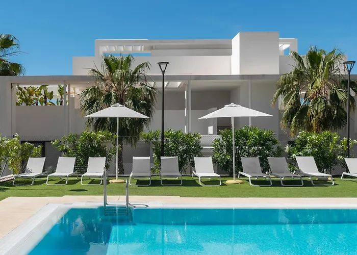 Panoramic Views And Large Garden In Atalaya Hills *