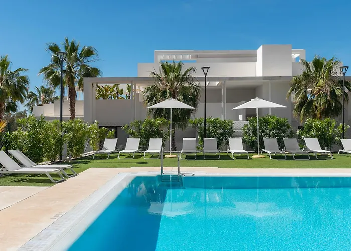 Panoramic Views And Large Garden In Atalaya Hills