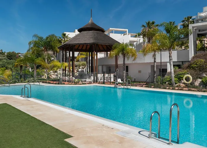 Panoramic Views And Large Garden In Atalaya Hills Estepona